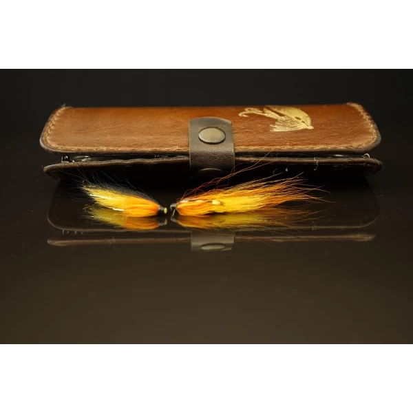 Art Merk Tube Fly Wallet. LARGE. Brown Leather & Fly In Gold 4 Art Merk Tube Fly Wallet. LARGE. Brown Leather & Fly In Gold - Bilde 2